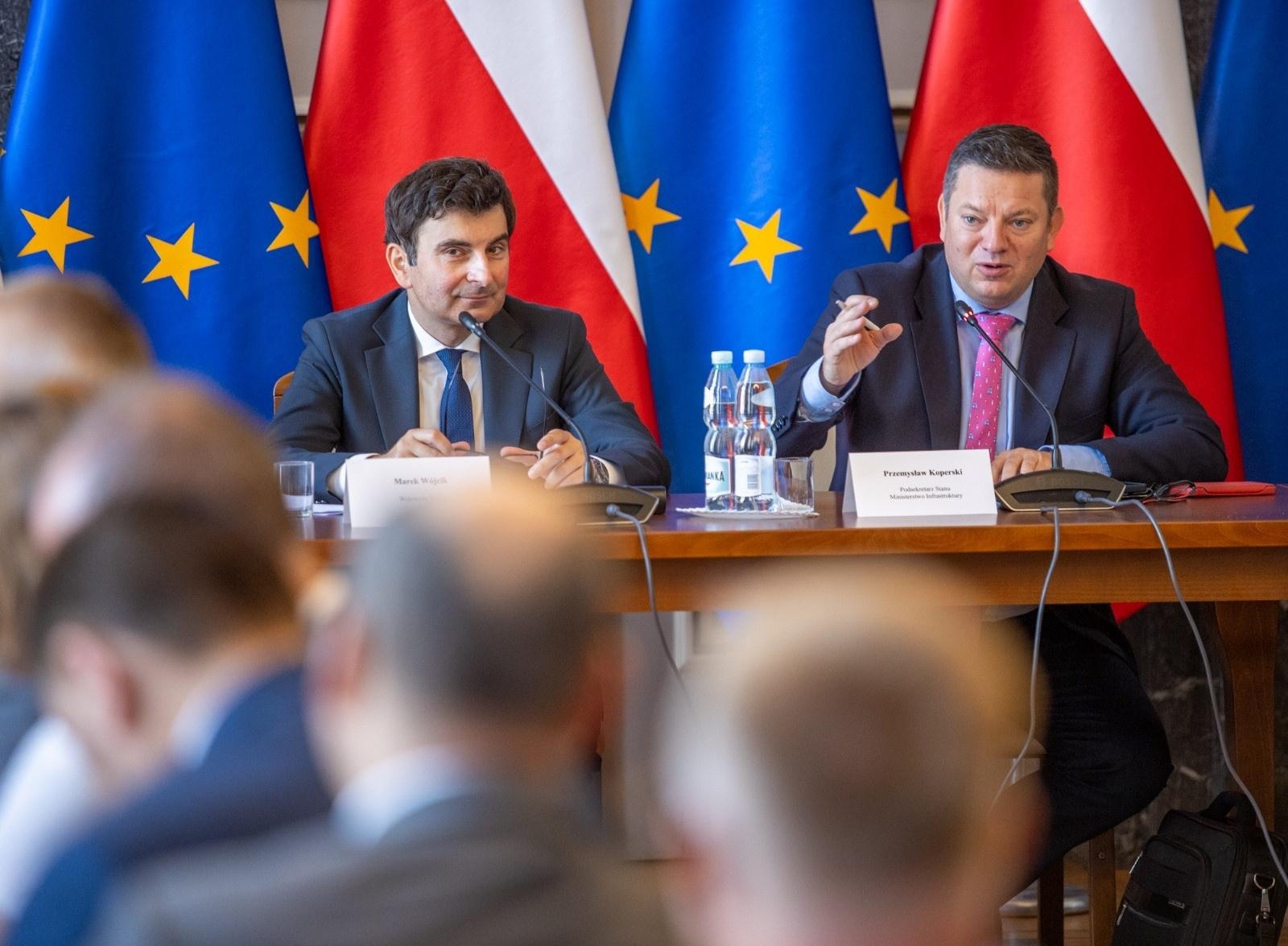 Zdjęcie w galerii na portalu naszraciborz.pl: W Śląskim Urzędzie Wojewódzkim mówiono o rzece Odrze wiadomości z regionu