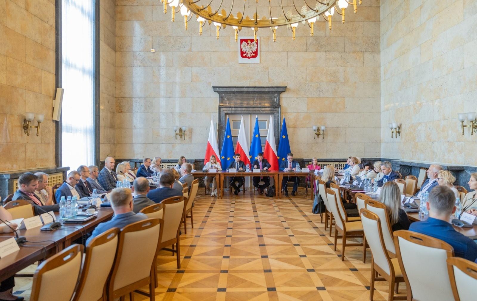 Zdjęcie w galerii na portalu naszraciborz.pl: W Śląskim Urzędzie Wojewódzkim mówiono o rzece Odrze wiadomości z regionu