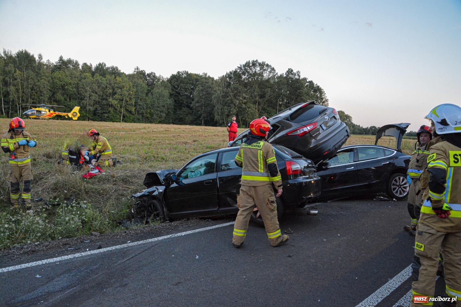 Zdjęcie w galerii na portalu naszraciborz.pl: Wypadek na drodze wojewódzkiej 919 Racibórz Rudy - siedem osób poszkodowanych wiadomości z regionu