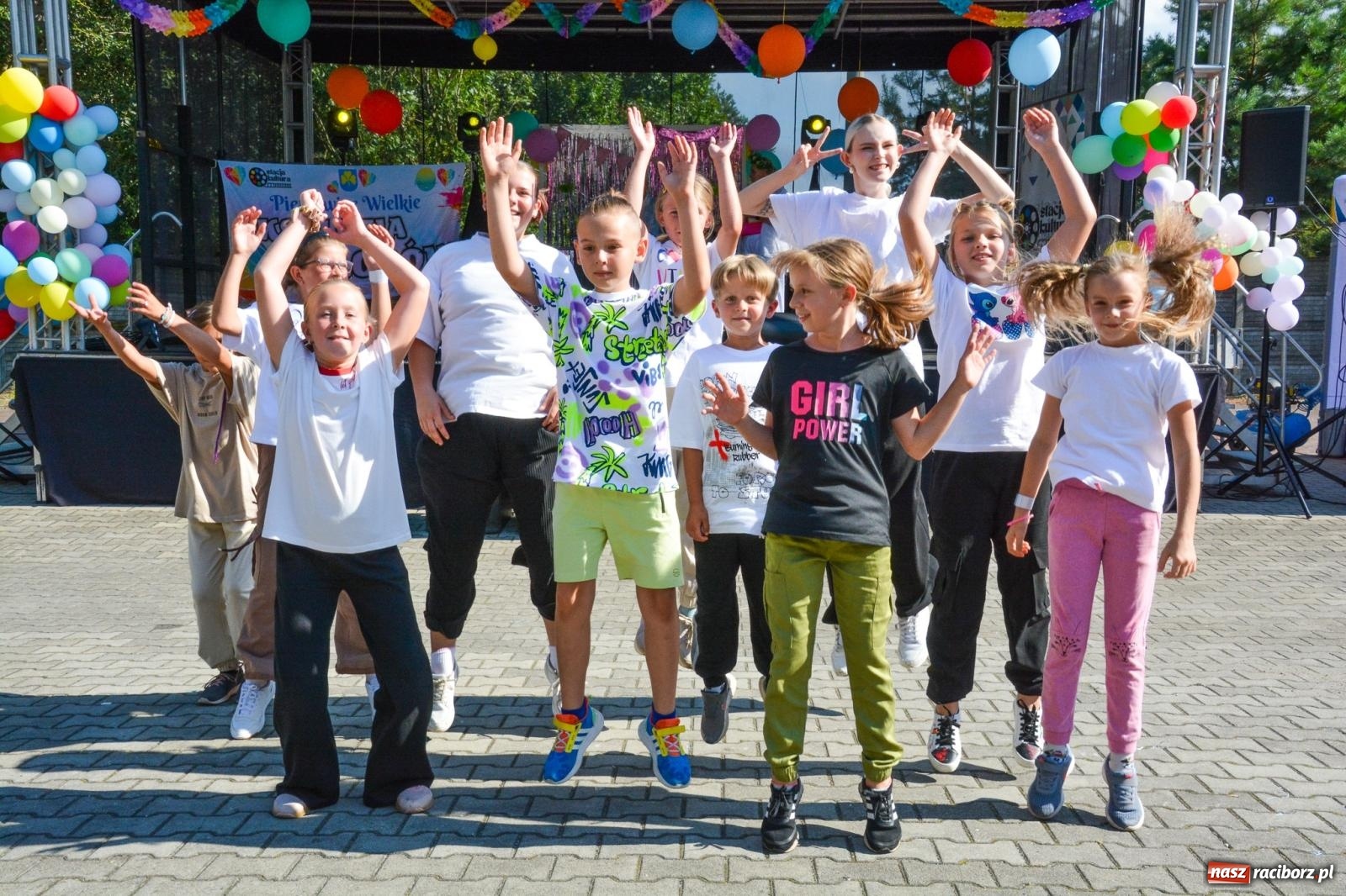 Zdjęcie w galerii na portalu naszraciborz.pl: Stacja Kultura pokolorowała Pietrowice Wielkie [FOTO i WIDEO] wiadomości z regionu