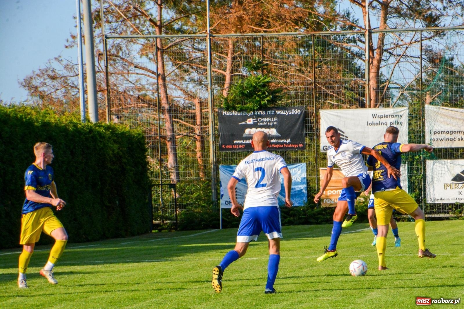 Zdjęcie w galerii na portalu naszraciborz.pl: Sąsiedzkie derby: Markowice uległy Raszczycom wiadomości z regionu