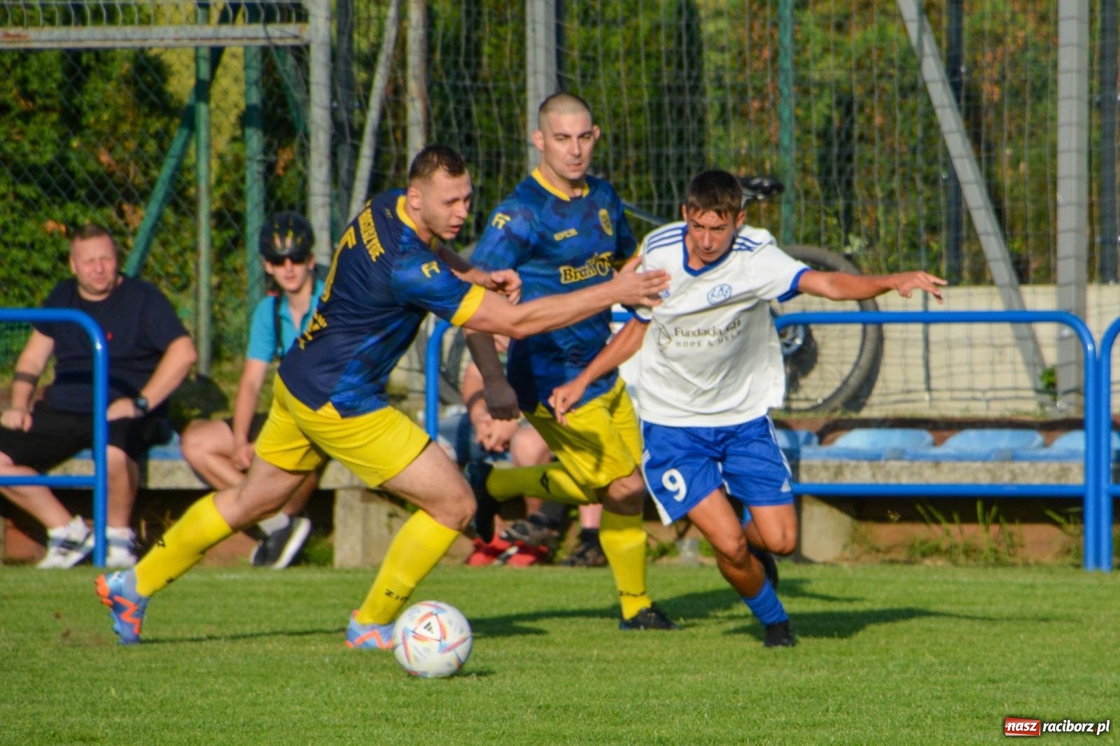 Zdjęcie w galerii na portalu naszraciborz.pl: Sąsiedzkie derby: Markowice uległy Raszczycom wiadomości z regionu