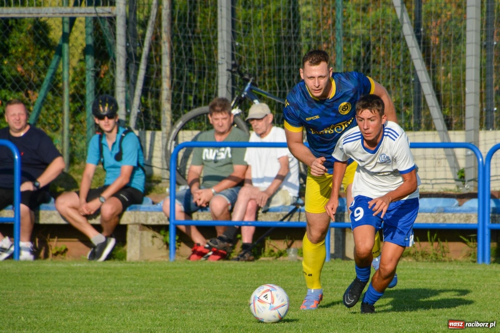 Zdjęcie w galerii na portalu naszraciborz.pl: Sąsiedzkie derby: Markowice uległy Raszczycom wiadomości z regionu