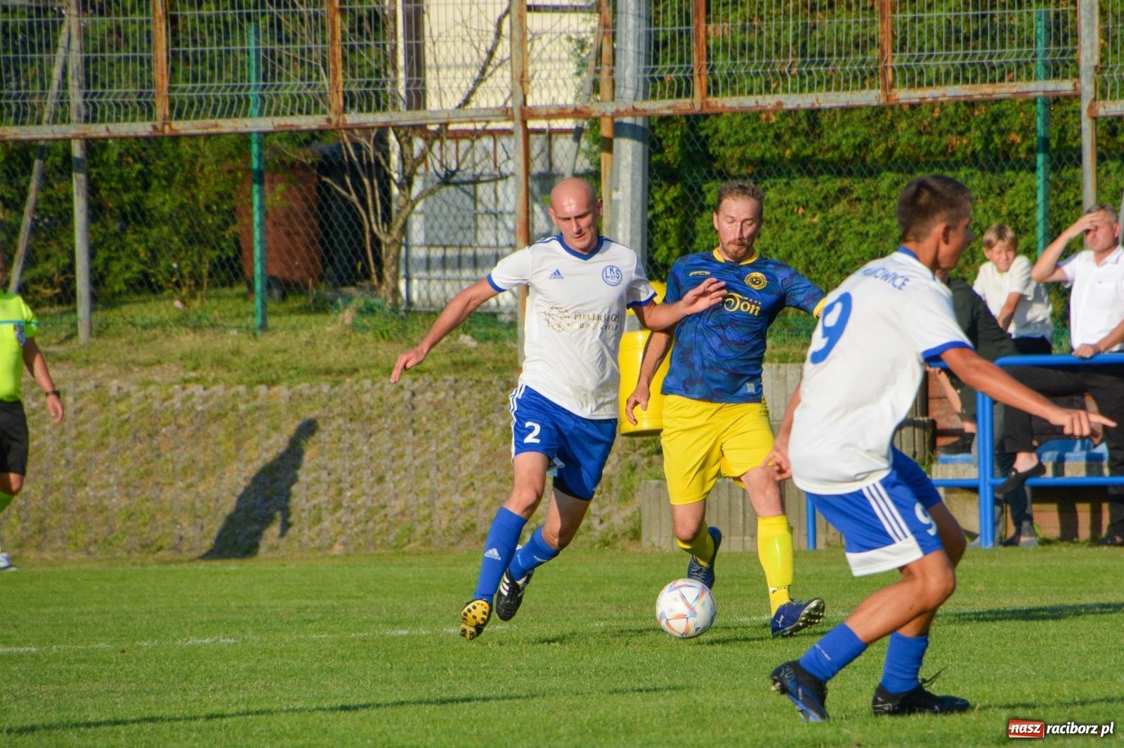 Zdjęcie w galerii na portalu naszraciborz.pl: Sąsiedzkie derby: Markowice uległy Raszczycom wiadomości z regionu
