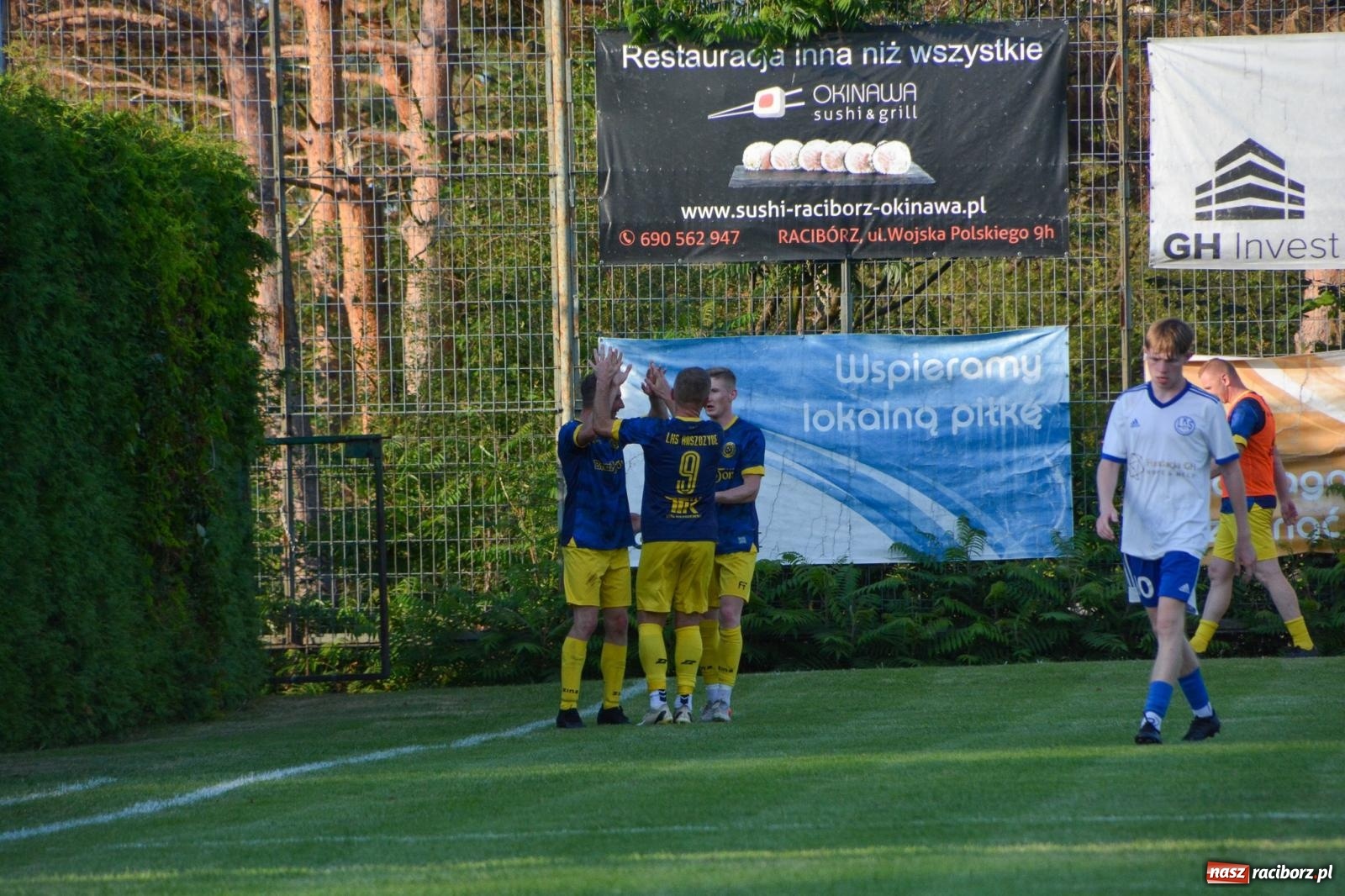 Zdjęcie w galerii na portalu naszraciborz.pl: Sąsiedzkie derby: Markowice uległy Raszczycom wiadomości z regionu