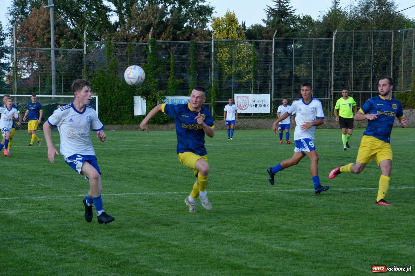 Zdjęcie w galerii na portalu naszraciborz.pl: Sąsiedzkie derby: Markowice uległy Raszczycom wiadomości z regionu