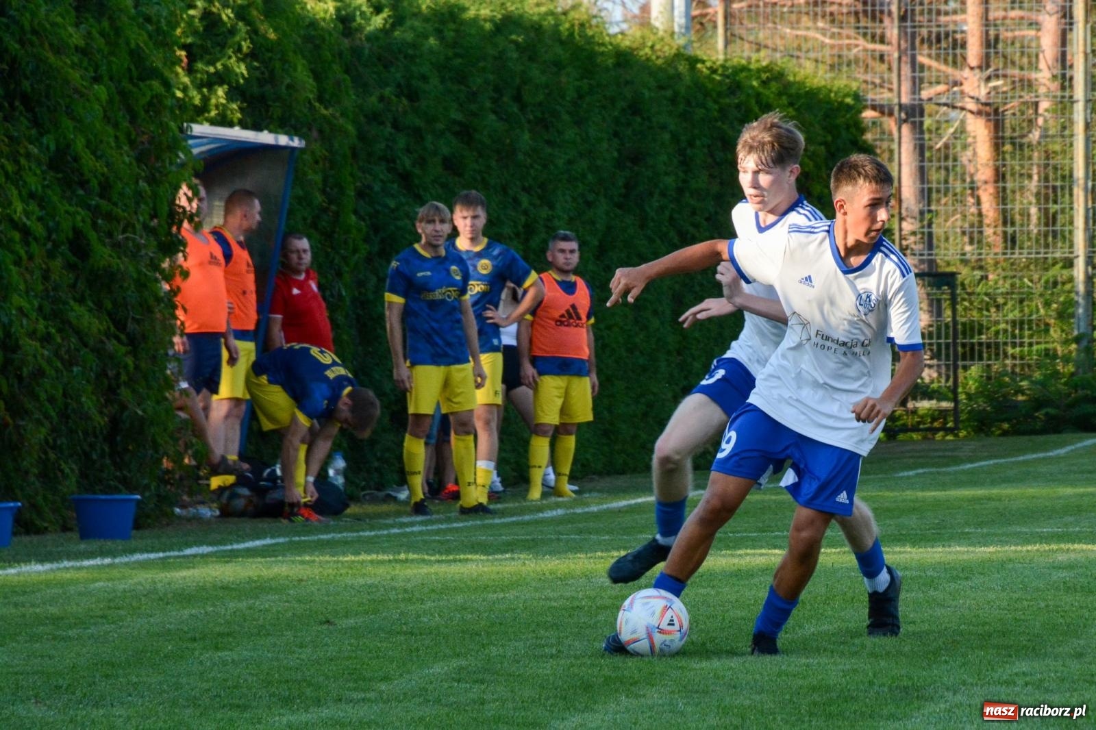 Zdjęcie w galerii na portalu naszraciborz.pl: Sąsiedzkie derby: Markowice uległy Raszczycom wiadomości z regionu