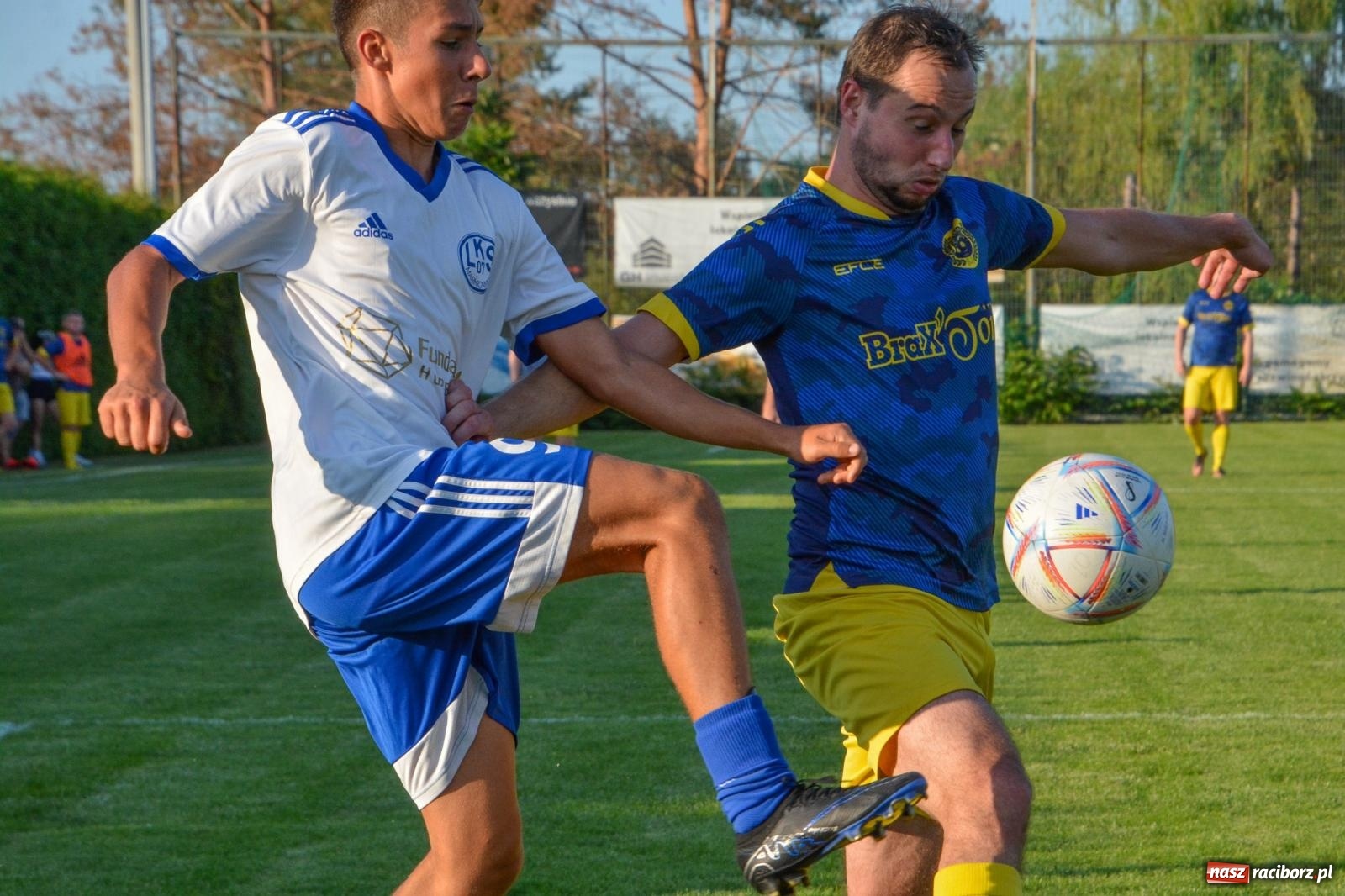 Zdjęcie w galerii na portalu naszraciborz.pl: Sąsiedzkie derby: Markowice uległy Raszczycom wiadomości z regionu