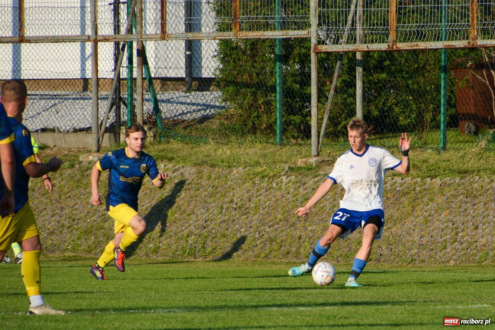 Zdjęcie w galerii na portalu naszraciborz.pl: Sąsiedzkie derby: Markowice uległy Raszczycom wiadomości z regionu