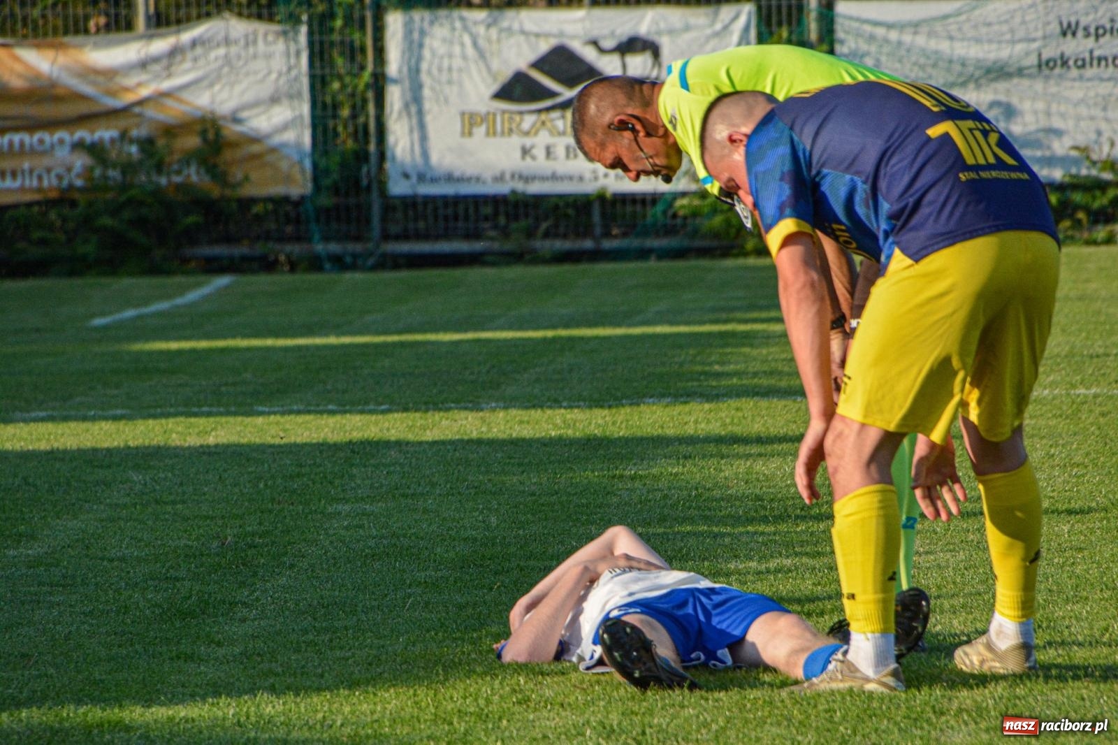 Zdjęcie w galerii na portalu naszraciborz.pl: Sąsiedzkie derby: Markowice uległy Raszczycom wiadomości z regionu