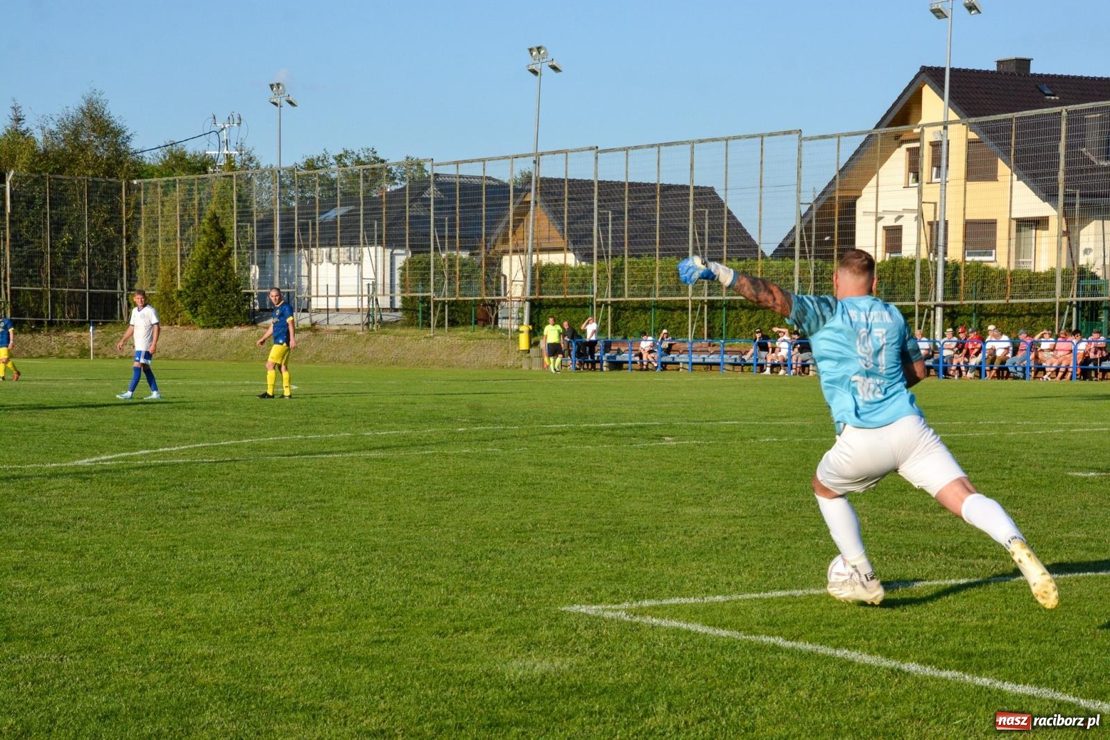 Zdjęcie w galerii na portalu naszraciborz.pl: Sąsiedzkie derby: Markowice uległy Raszczycom wiadomości z regionu