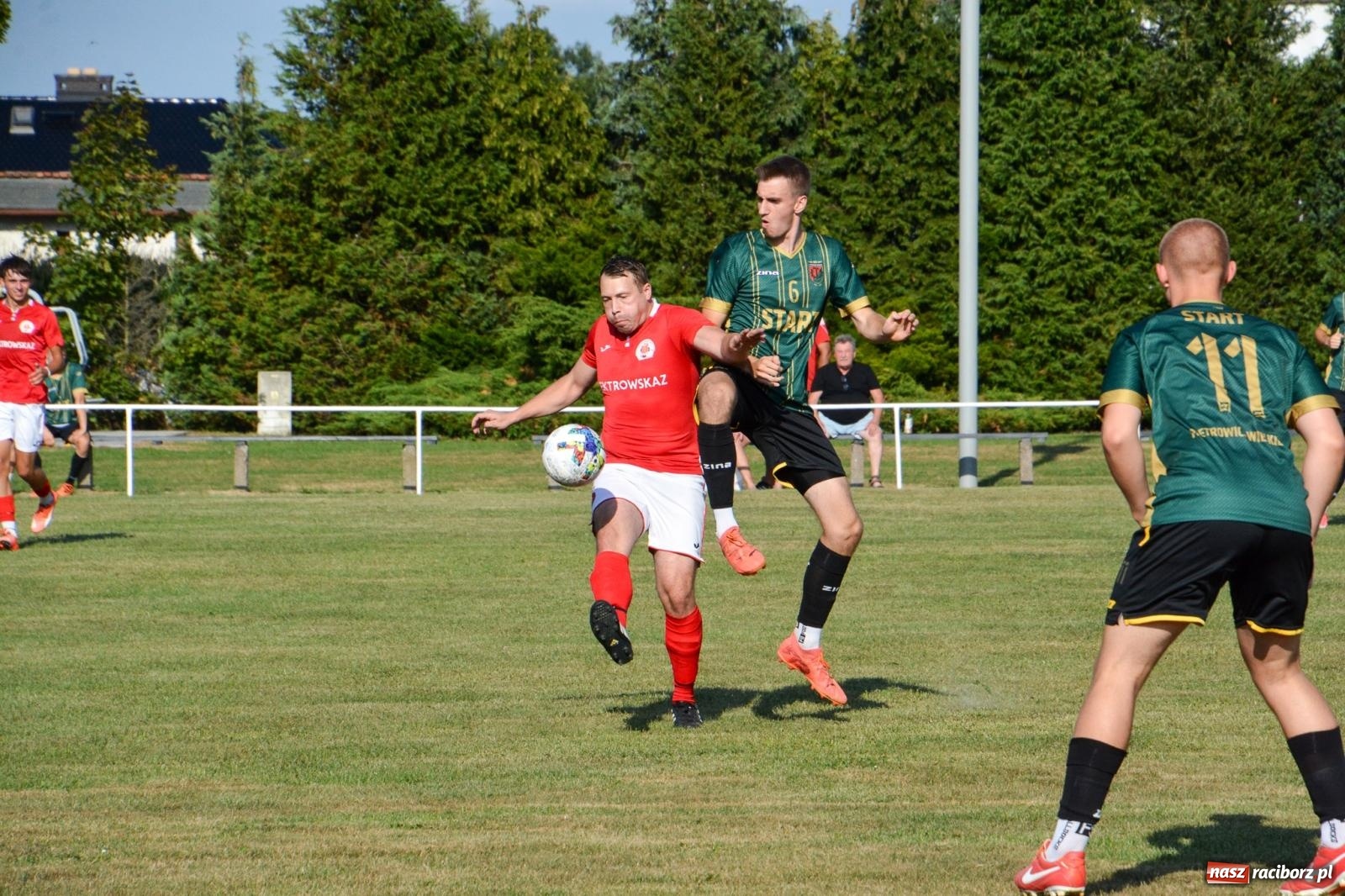 Zdjęcie w galerii na portalu naszraciborz.pl: Pietrowice Wielkie i Krzanowice podzieliły się punktami [FOTO] wiadomości z regionu