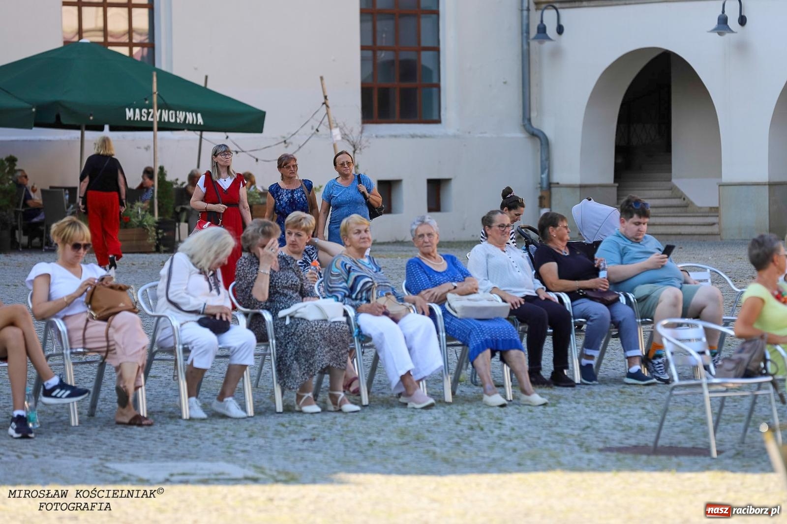 Zdjęcie w galerii na portalu naszraciborz.pl: Plenerowy koncert na Zamku Piastowskim: Operetka przyciągnęła tłumy [FOTO i WIDEO] wiadomości z regionu