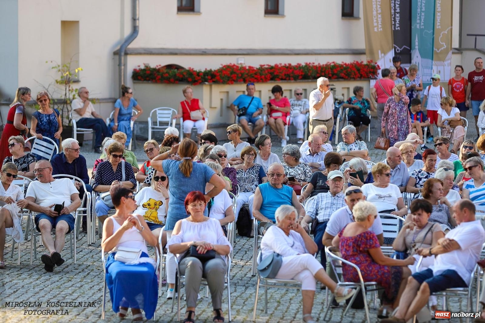 Zdjęcie w galerii na portalu naszraciborz.pl: Plenerowy koncert na Zamku Piastowskim: Operetka przyciągnęła tłumy [FOTO i WIDEO] wiadomości z regionu