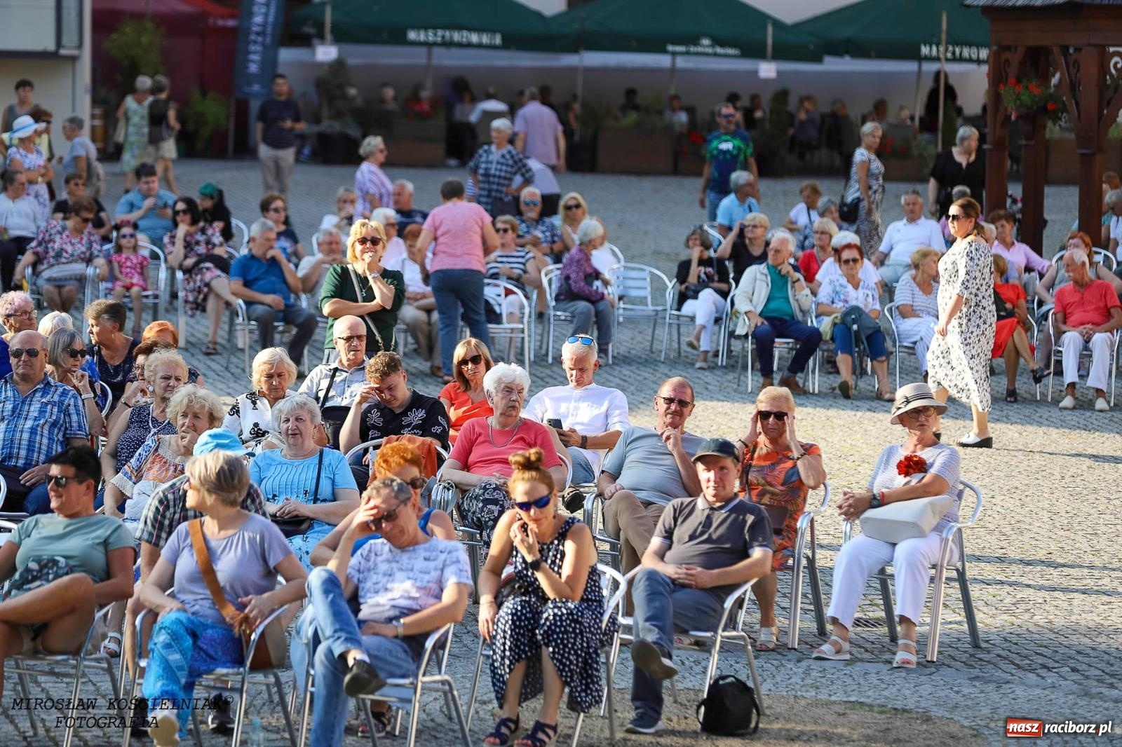 Zdjęcie w galerii na portalu naszraciborz.pl: Plenerowy koncert na Zamku Piastowskim: Operetka przyciągnęła tłumy [FOTO i WIDEO] wiadomości z regionu