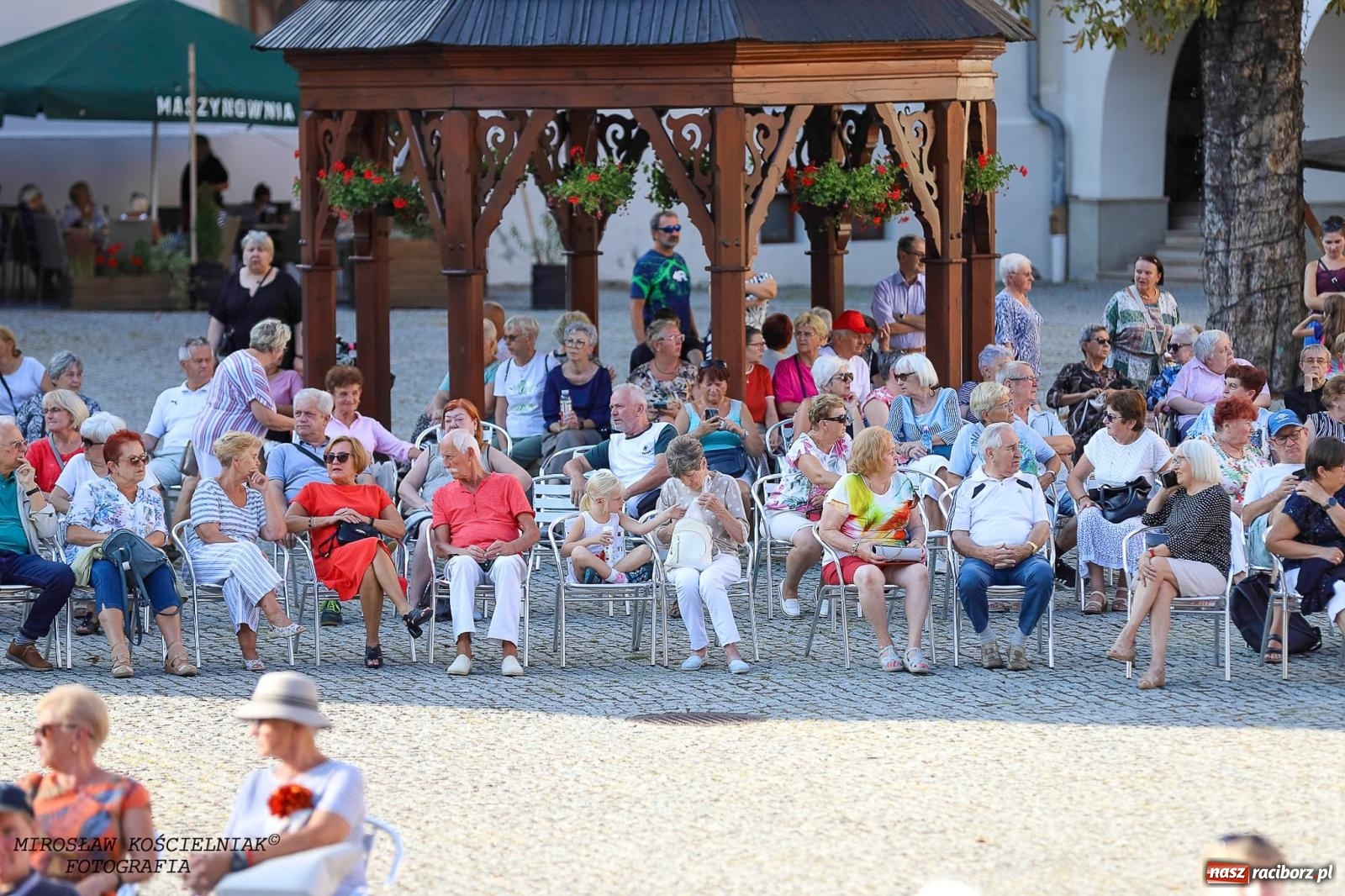Zdjęcie w galerii na portalu naszraciborz.pl: Plenerowy koncert na Zamku Piastowskim: Operetka przyciągnęła tłumy [FOTO i WIDEO] wiadomości z regionu