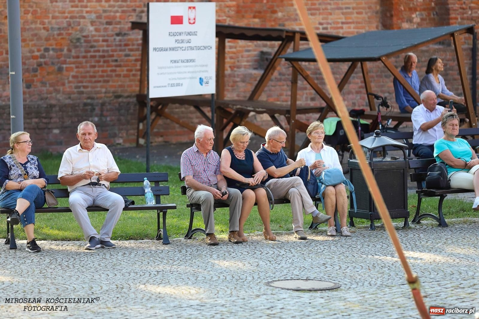 Zdjęcie w galerii na portalu naszraciborz.pl: Plenerowy koncert na Zamku Piastowskim: Operetka przyciągnęła tłumy [FOTO i WIDEO] wiadomości z regionu
