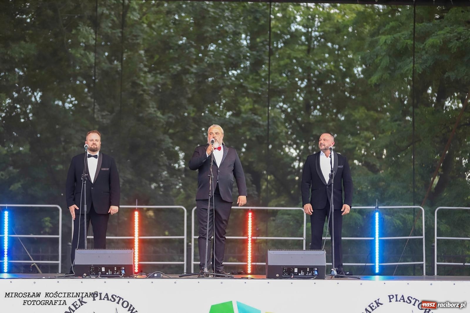 Zdjęcie w galerii na portalu naszraciborz.pl: Plenerowy koncert na Zamku Piastowskim: Operetka przyciągnęła tłumy [FOTO i WIDEO] wiadomości z regionu