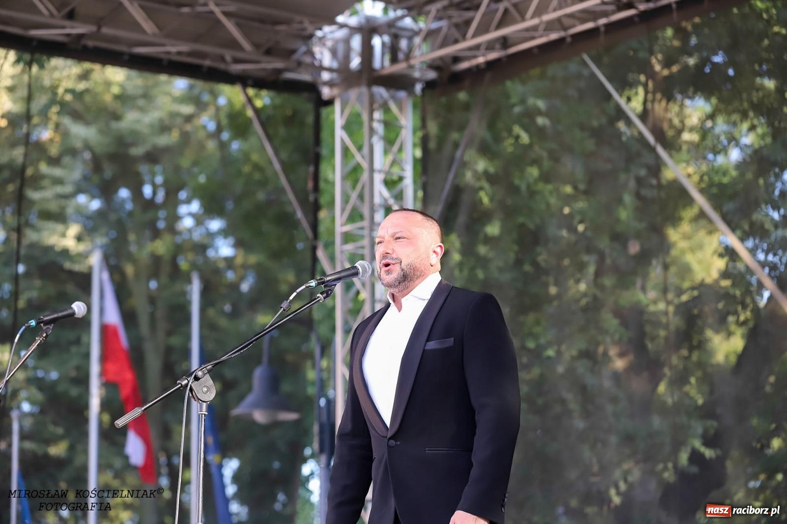 Zdjęcie w galerii na portalu naszraciborz.pl: Plenerowy koncert na Zamku Piastowskim: Operetka przyciągnęła tłumy [FOTO i WIDEO] wiadomości z regionu