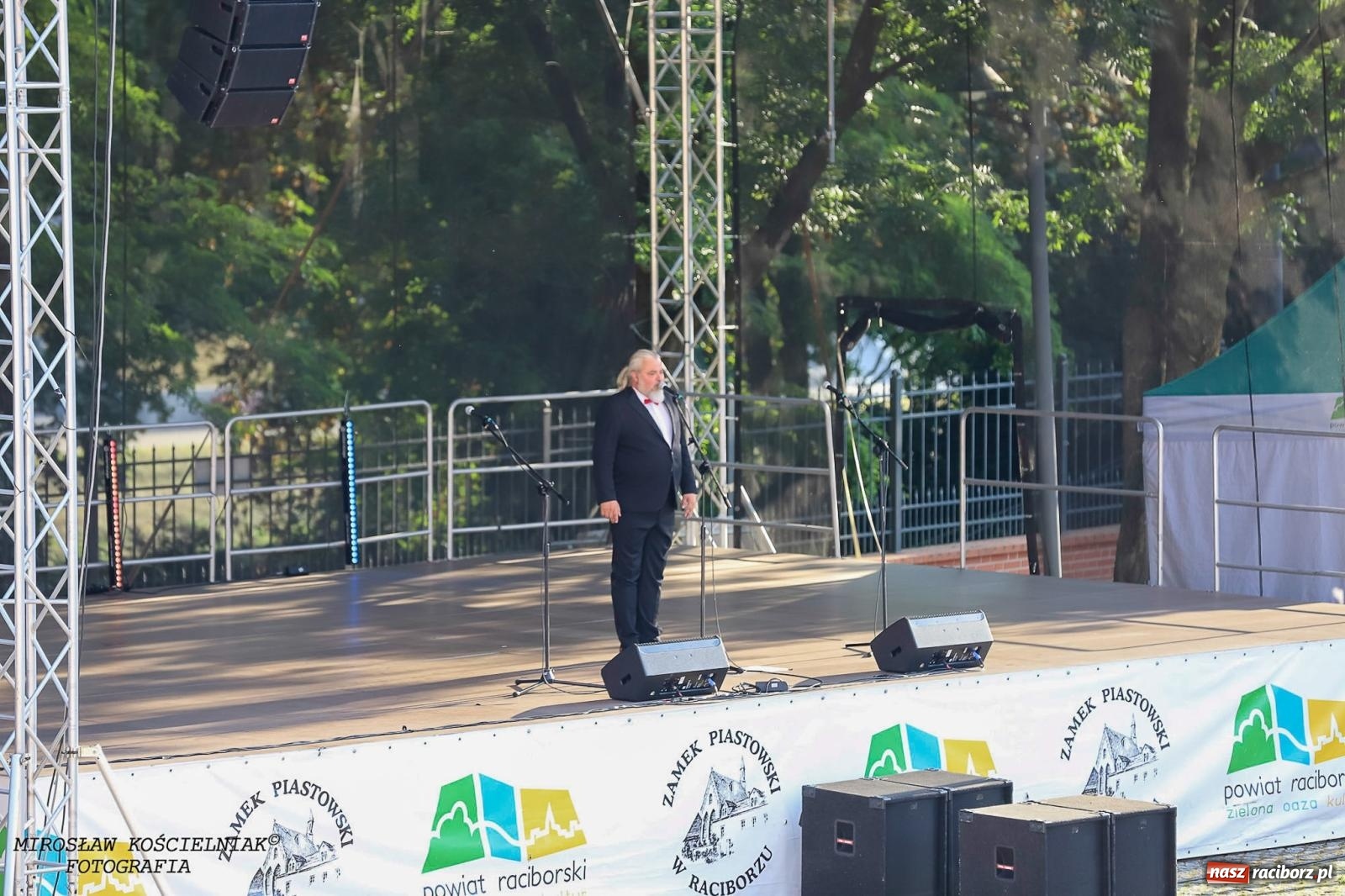 Zdjęcie w galerii na portalu naszraciborz.pl: Plenerowy koncert na Zamku Piastowskim: Operetka przyciągnęła tłumy [FOTO i WIDEO] wiadomości z regionu