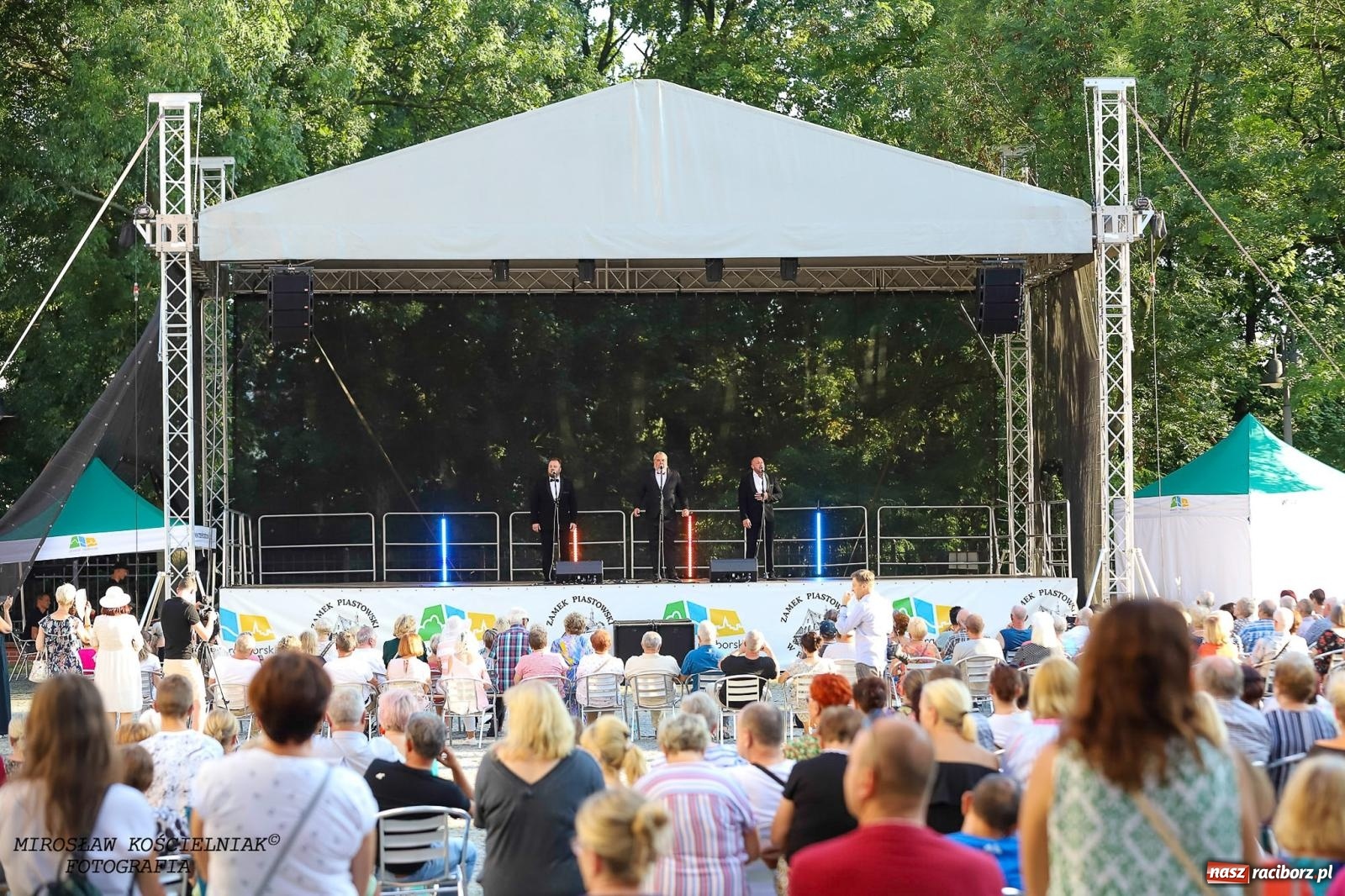 Zdjęcie w galerii na portalu naszraciborz.pl: Plenerowy koncert na Zamku Piastowskim: Operetka przyciągnęła tłumy [FOTO i WIDEO] wiadomości z regionu