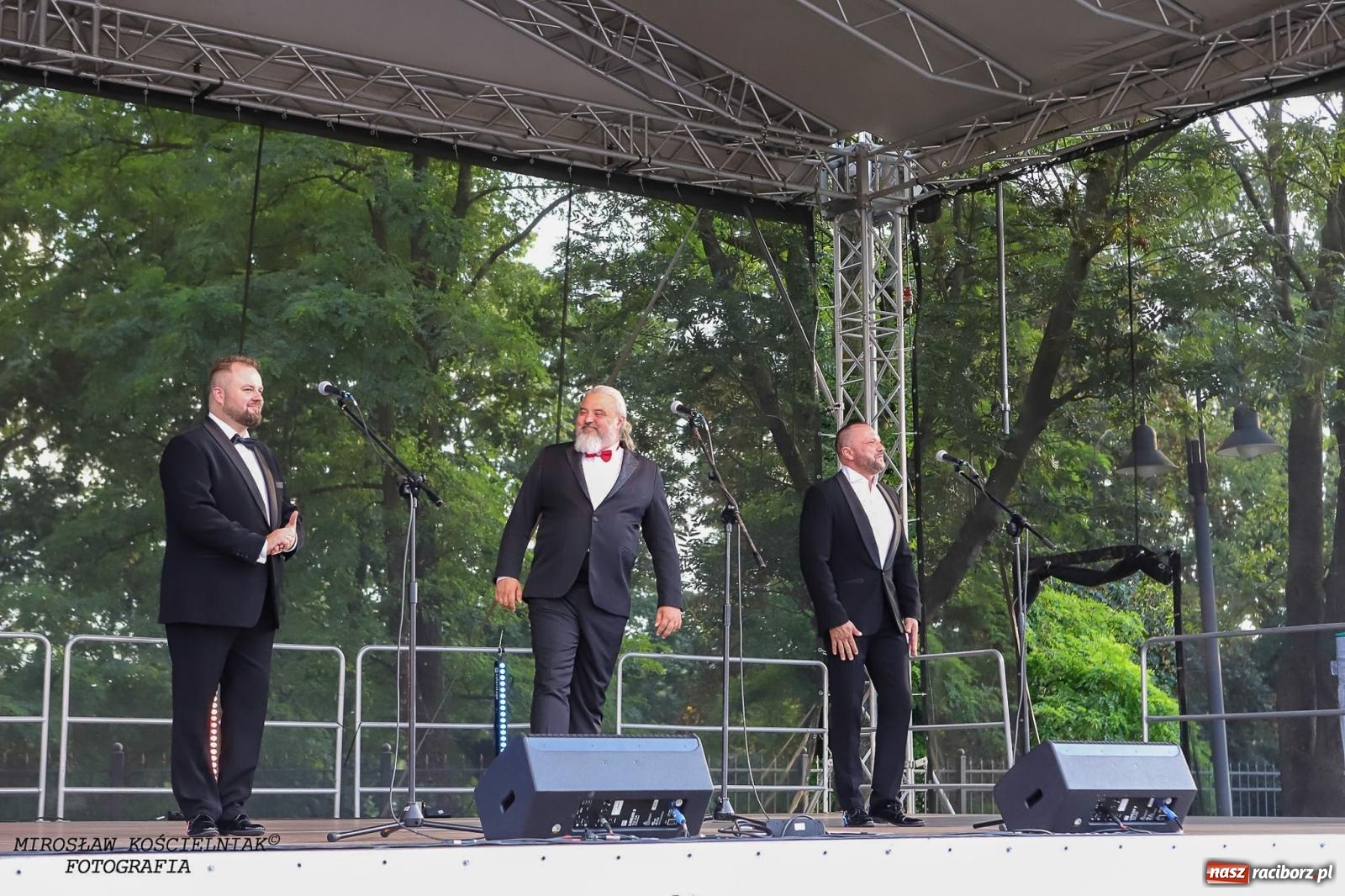 Zdjęcie w galerii na portalu naszraciborz.pl: Plenerowy koncert na Zamku Piastowskim: Operetka przyciągnęła tłumy [FOTO i WIDEO] wiadomości z regionu