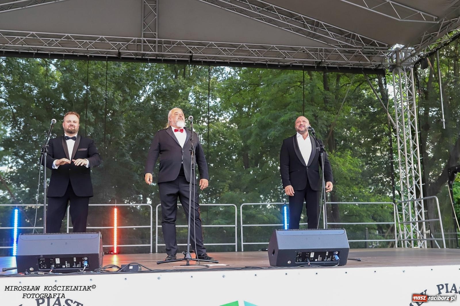 Zdjęcie w galerii na portalu naszraciborz.pl: Plenerowy koncert na Zamku Piastowskim: Operetka przyciągnęła tłumy [FOTO i WIDEO] wiadomości z regionu