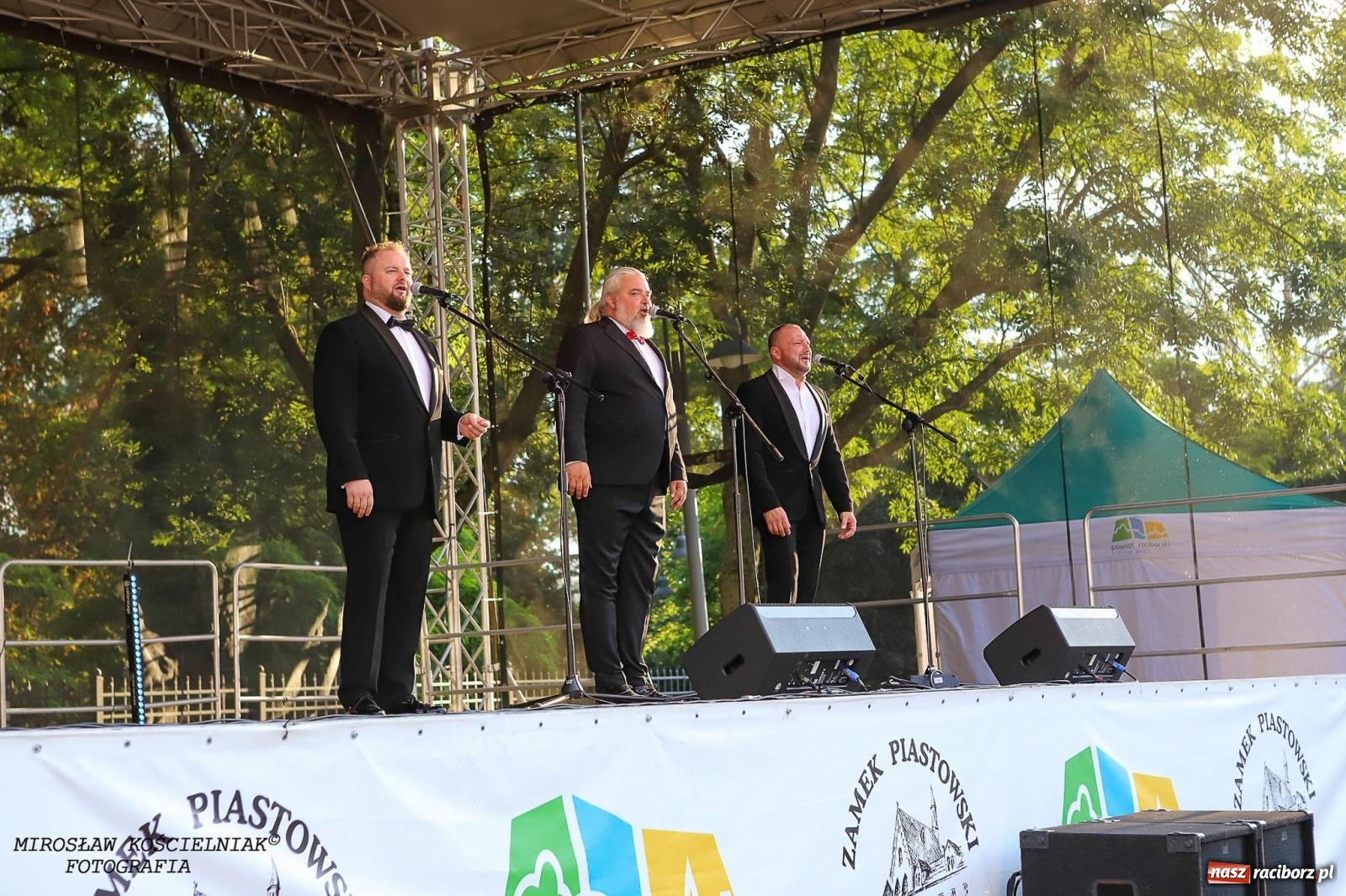 Zdjęcie w galerii na portalu naszraciborz.pl: Plenerowy koncert na Zamku Piastowskim: Operetka przyciągnęła tłumy [FOTO i WIDEO] wiadomości z regionu