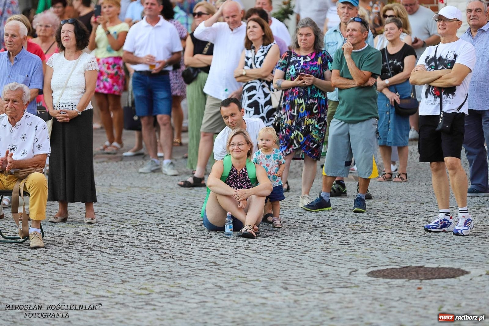 Zdjęcie w galerii na portalu naszraciborz.pl: Plenerowy koncert na Zamku Piastowskim: Operetka przyciągnęła tłumy [FOTO i WIDEO] wiadomości z regionu
