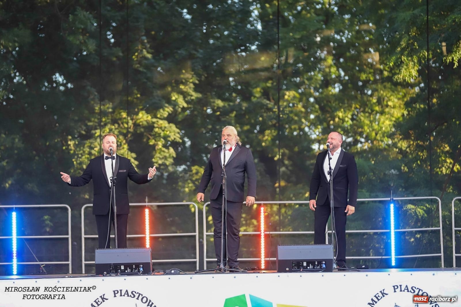 Zdjęcie w galerii na portalu naszraciborz.pl: Plenerowy koncert na Zamku Piastowskim: Operetka przyciągnęła tłumy [FOTO i WIDEO] wiadomości z regionu