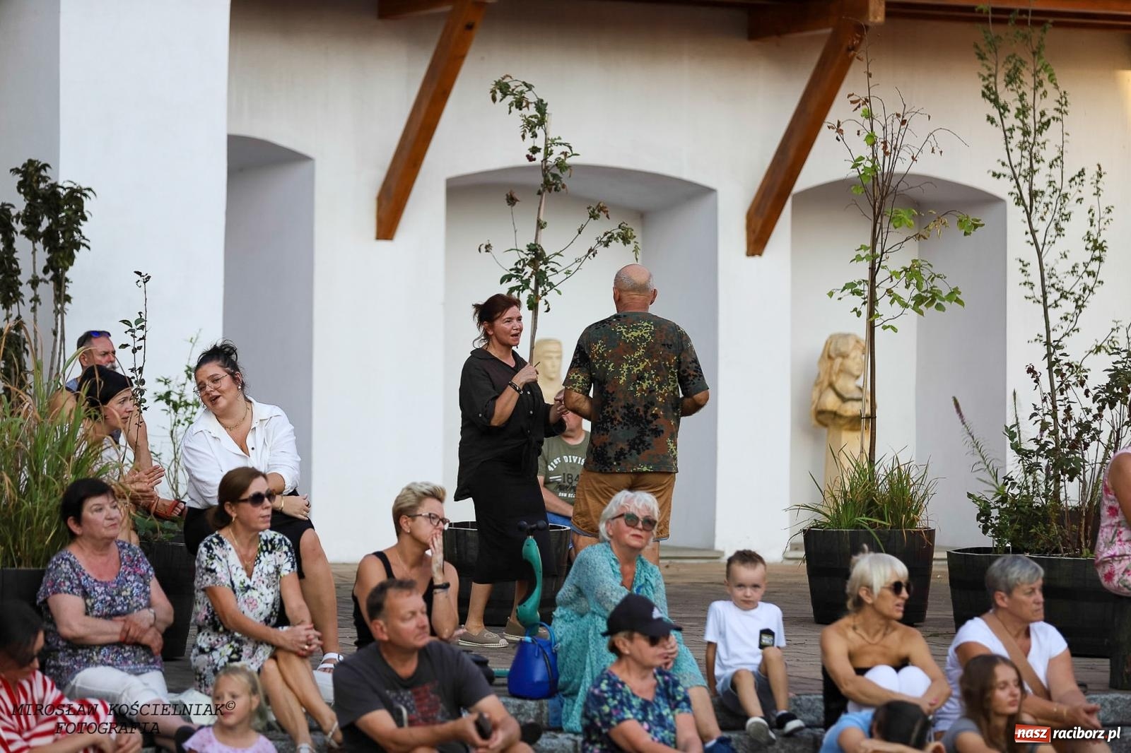 Zdjęcie w galerii na portalu naszraciborz.pl: Plenerowy koncert na Zamku Piastowskim: Operetka przyciągnęła tłumy [FOTO i WIDEO] wiadomości z regionu