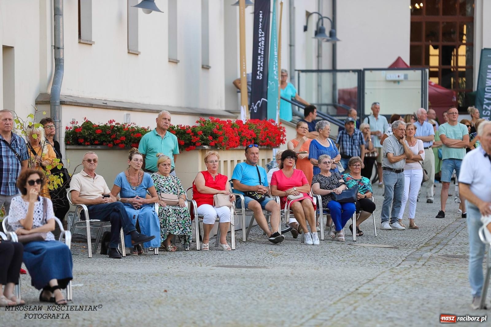Zdjęcie w galerii na portalu naszraciborz.pl: Plenerowy koncert na Zamku Piastowskim: Operetka przyciągnęła tłumy [FOTO i WIDEO] wiadomości z regionu