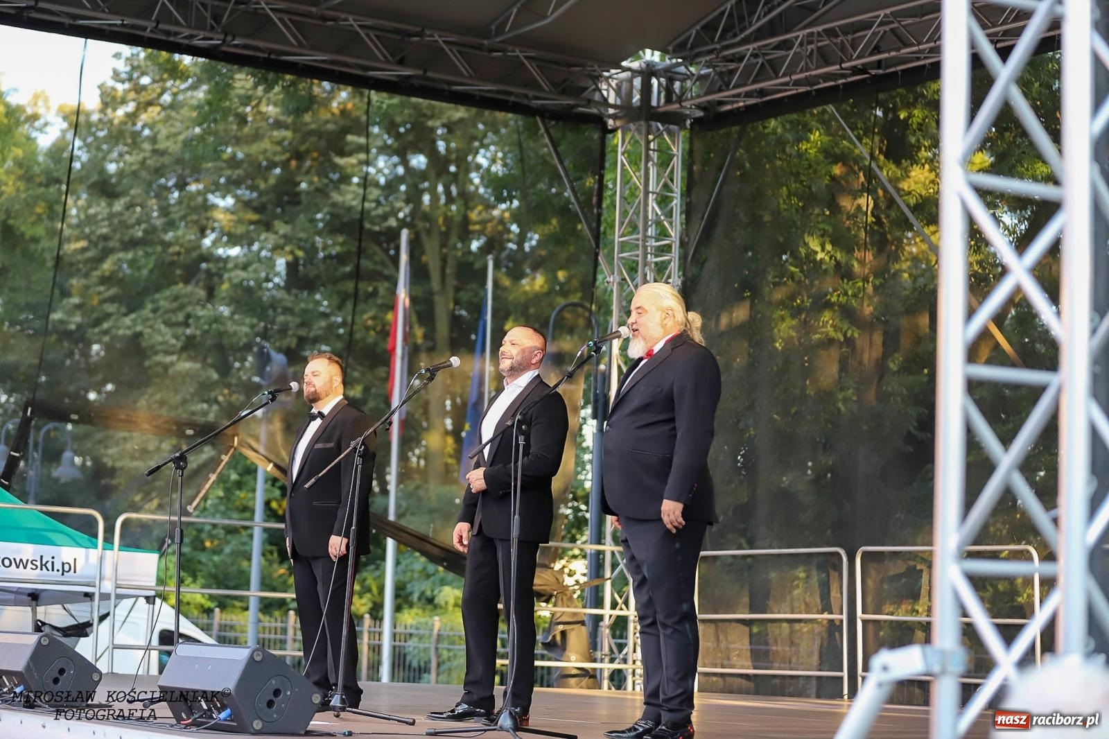 Zdjęcie w galerii na portalu naszraciborz.pl: Plenerowy koncert na Zamku Piastowskim: Operetka przyciągnęła tłumy [FOTO i WIDEO] wiadomości z regionu