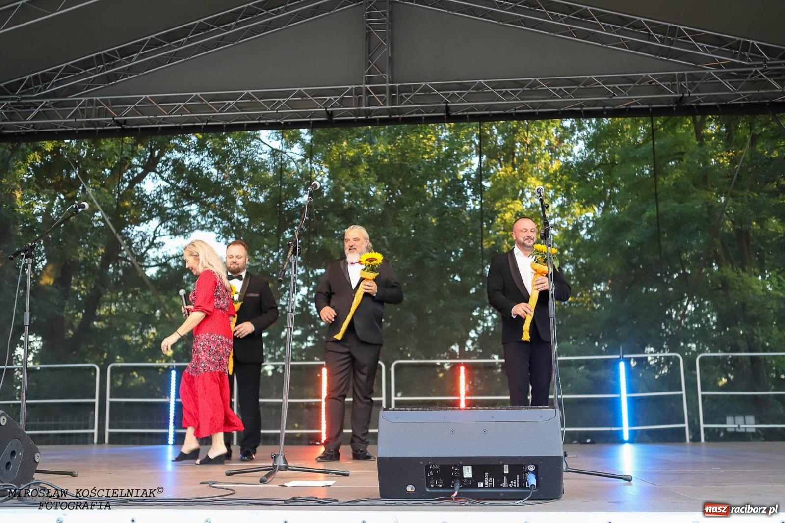 Zdjęcie w galerii na portalu naszraciborz.pl: Plenerowy koncert na Zamku Piastowskim: Operetka przyciągnęła tłumy [FOTO i WIDEO] wiadomości z regionu
