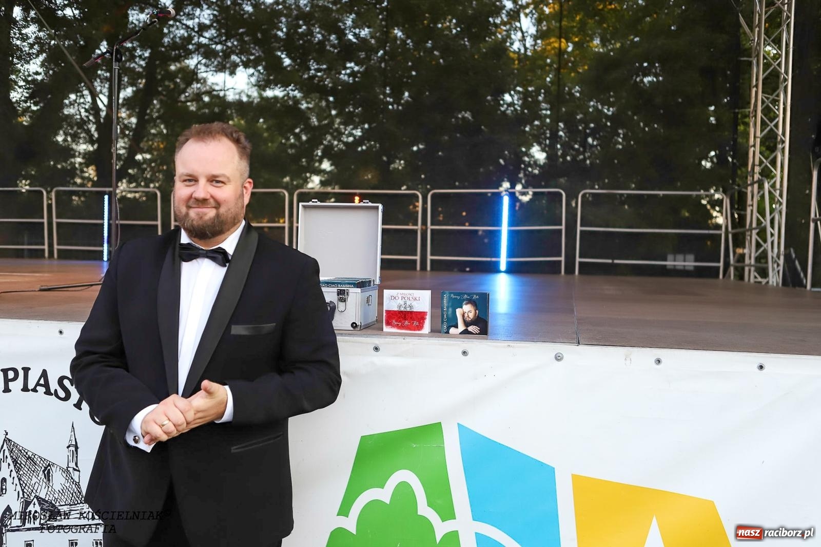 Zdjęcie w galerii na portalu naszraciborz.pl: Plenerowy koncert na Zamku Piastowskim: Operetka przyciągnęła tłumy [FOTO i WIDEO] wiadomości z regionu