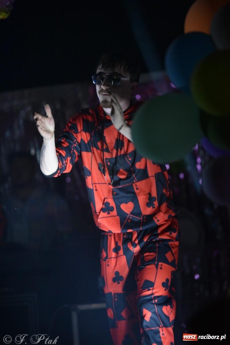 Zdjęcie w galerii na portalu naszraciborz.pl: Soleo, czyli disco polo na finał Eksplozji Kolorów w Pietrowicach Wielkich! wiadomości z regionu