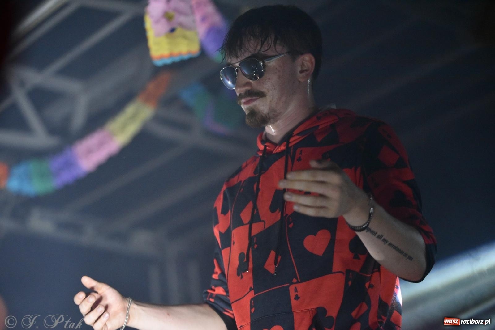 Zdjęcie w galerii na portalu naszraciborz.pl: Soleo, czyli disco polo na finał Eksplozji Kolorów w Pietrowicach Wielkich! wiadomości z regionu