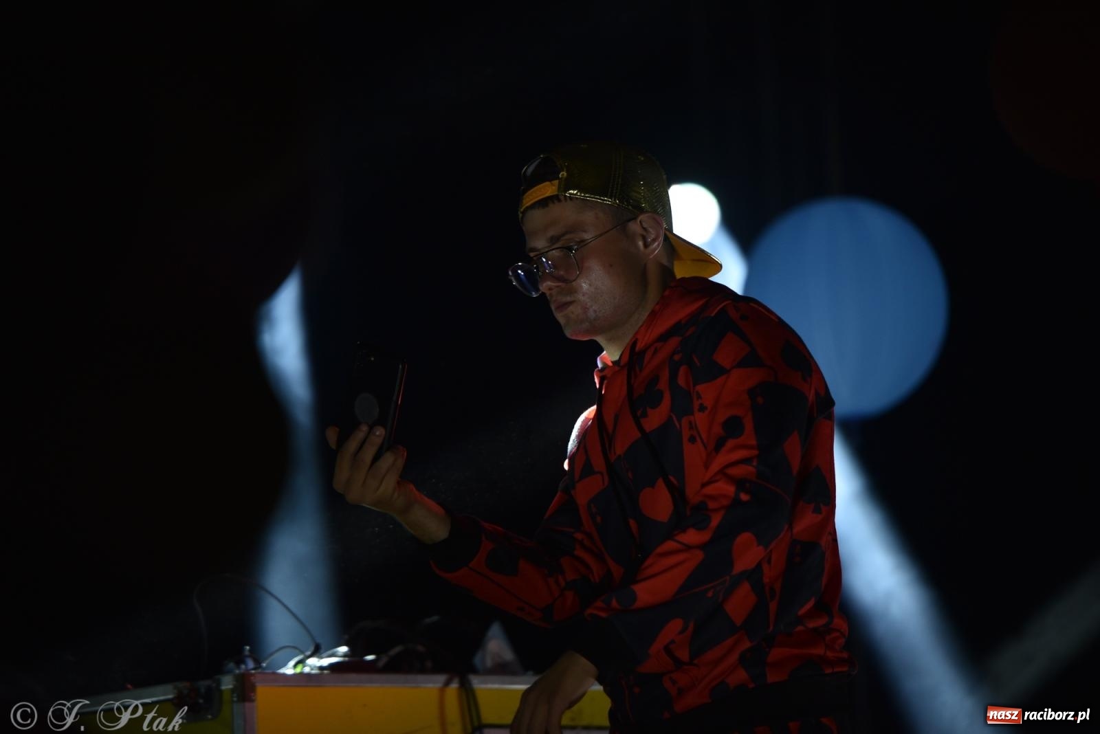 Zdjęcie w galerii na portalu naszraciborz.pl: Soleo, czyli disco polo na finał Eksplozji Kolorów w Pietrowicach Wielkich! wiadomości z regionu