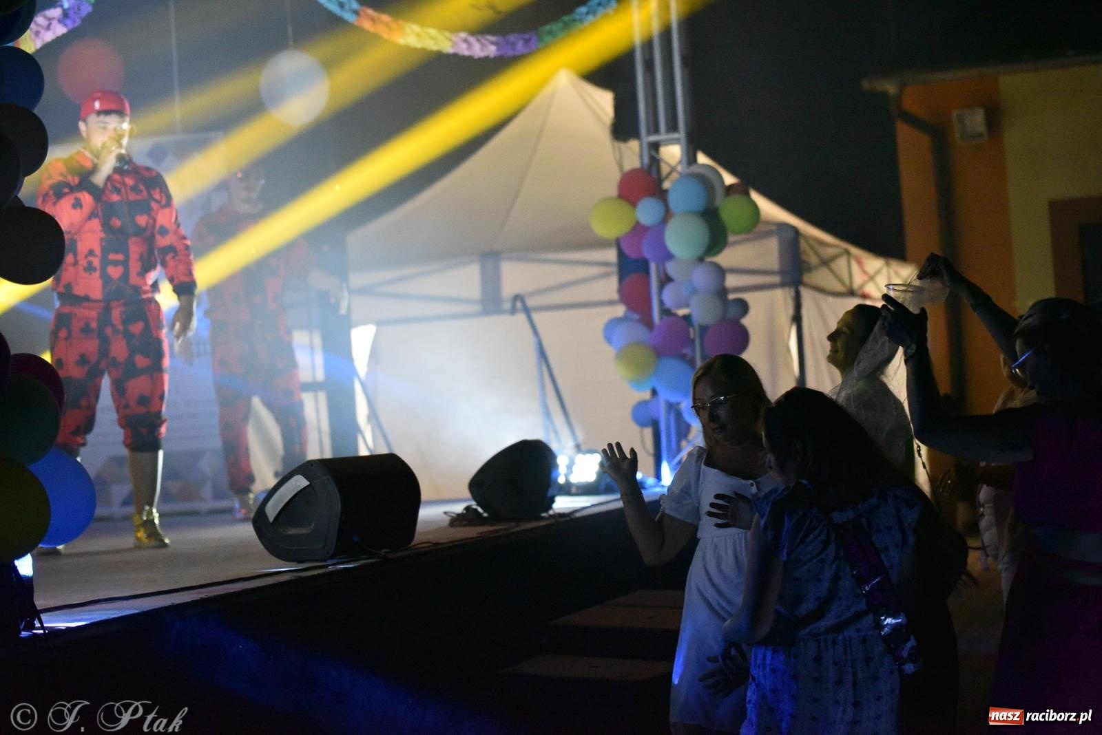 Zdjęcie w galerii na portalu naszraciborz.pl: Soleo, czyli disco polo na finał Eksplozji Kolorów w Pietrowicach Wielkich! wiadomości z regionu