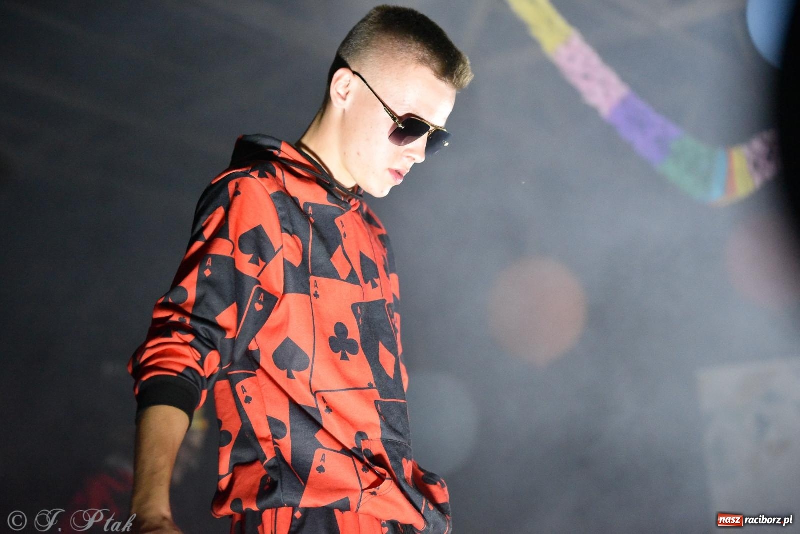 Zdjęcie w galerii na portalu naszraciborz.pl: Soleo, czyli disco polo na finał Eksplozji Kolorów w Pietrowicach Wielkich! wiadomości z regionu