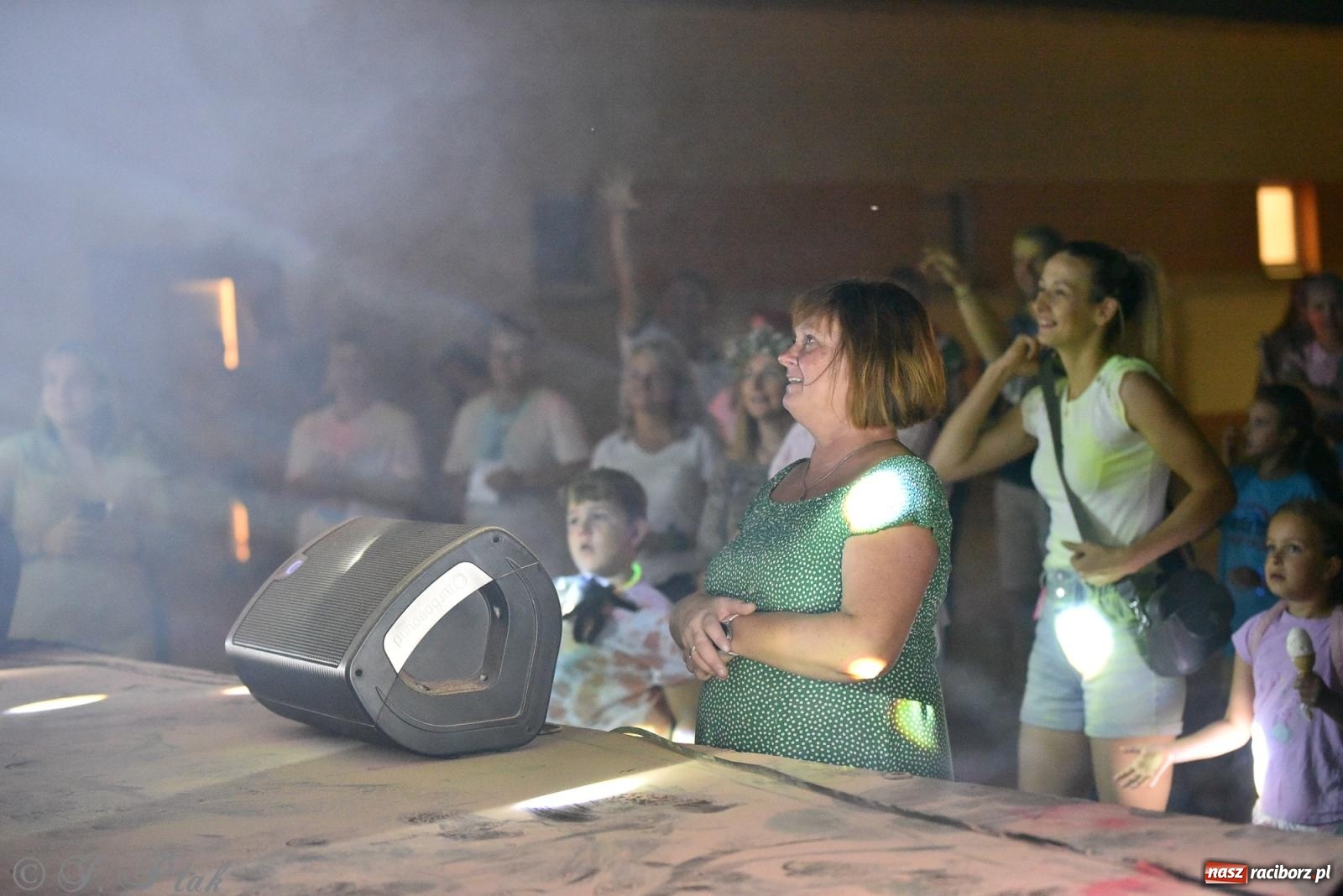 Zdjęcie w galerii na portalu naszraciborz.pl: Soleo, czyli disco polo na finał Eksplozji Kolorów w Pietrowicach Wielkich! wiadomości z regionu