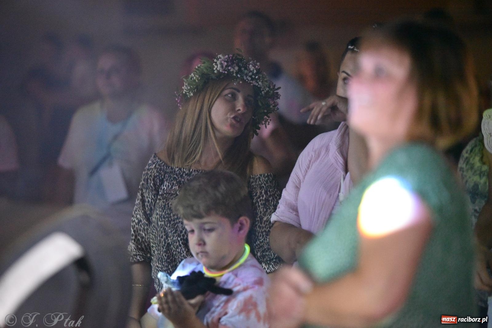 Zdjęcie w galerii na portalu naszraciborz.pl: Soleo, czyli disco polo na finał Eksplozji Kolorów w Pietrowicach Wielkich! wiadomości z regionu