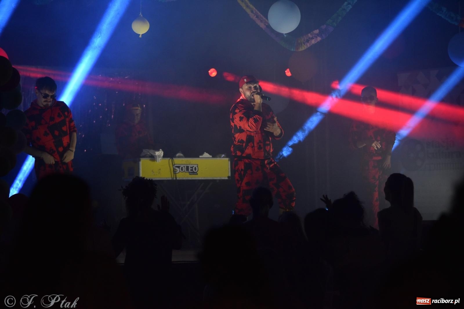 Zdjęcie w galerii na portalu naszraciborz.pl: Soleo, czyli disco polo na finał Eksplozji Kolorów w Pietrowicach Wielkich! wiadomości z regionu