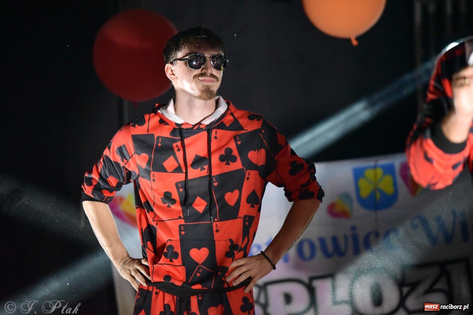 Zdjęcie w galerii na portalu naszraciborz.pl: Soleo, czyli disco polo na finał Eksplozji Kolorów w Pietrowicach Wielkich! wiadomości z regionu