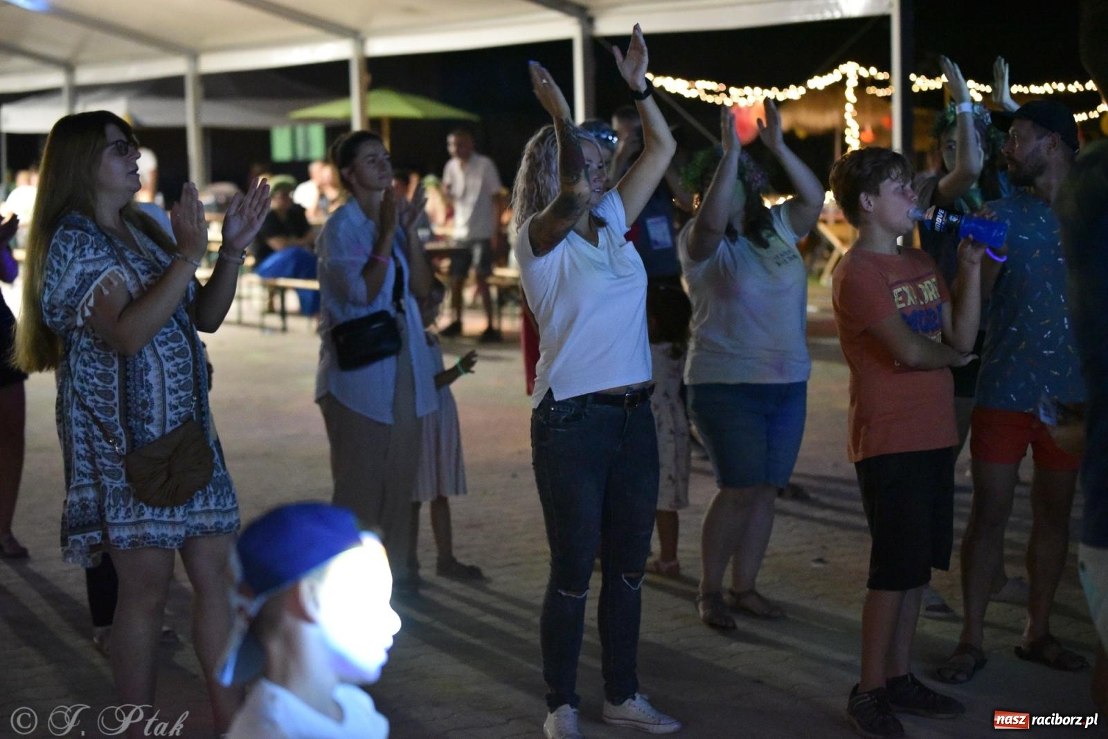 Zdjęcie w galerii na portalu naszraciborz.pl: Soleo, czyli disco polo na finał Eksplozji Kolorów w Pietrowicach Wielkich! wiadomości z regionu