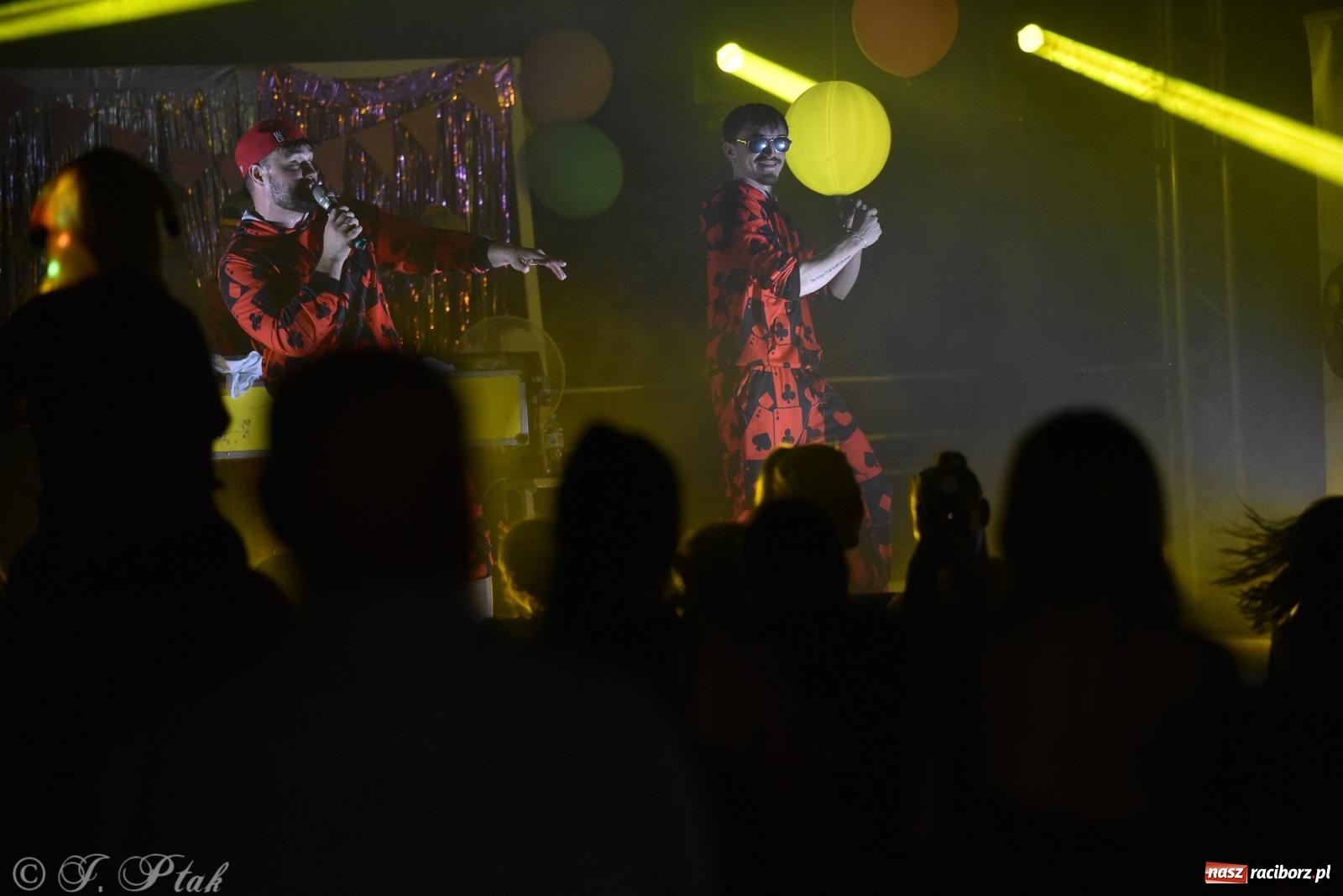 Zdjęcie w galerii na portalu naszraciborz.pl: Soleo, czyli disco polo na finał Eksplozji Kolorów w Pietrowicach Wielkich! wiadomości z regionu