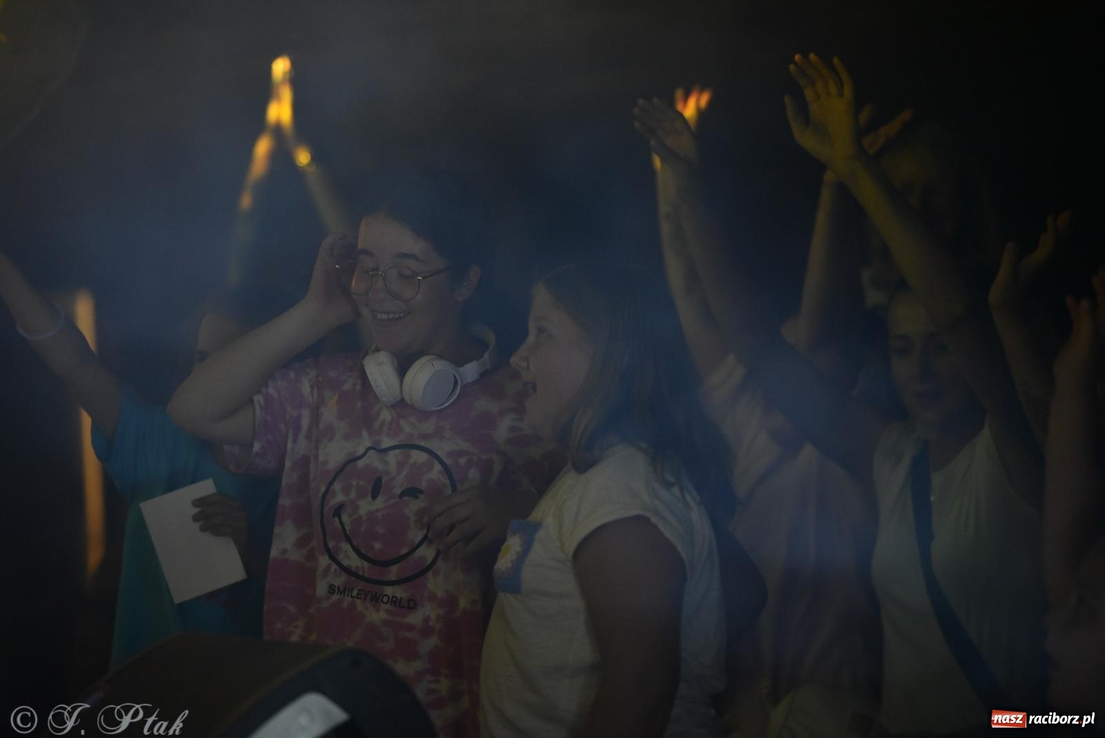 Zdjęcie w galerii na portalu naszraciborz.pl: Soleo, czyli disco polo na finał Eksplozji Kolorów w Pietrowicach Wielkich! wiadomości z regionu