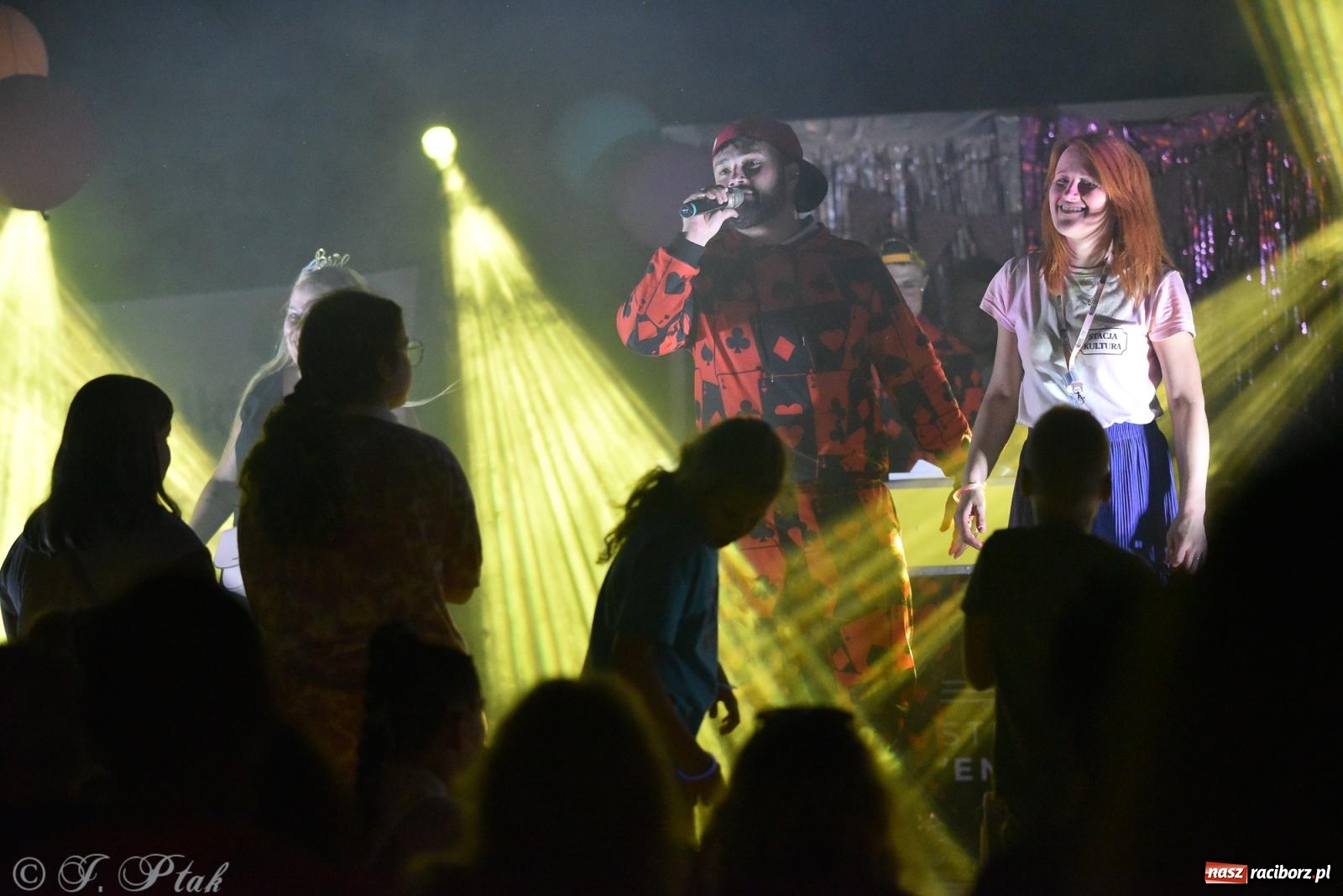 Zdjęcie w galerii na portalu naszraciborz.pl: Soleo, czyli disco polo na finał Eksplozji Kolorów w Pietrowicach Wielkich! wiadomości z regionu