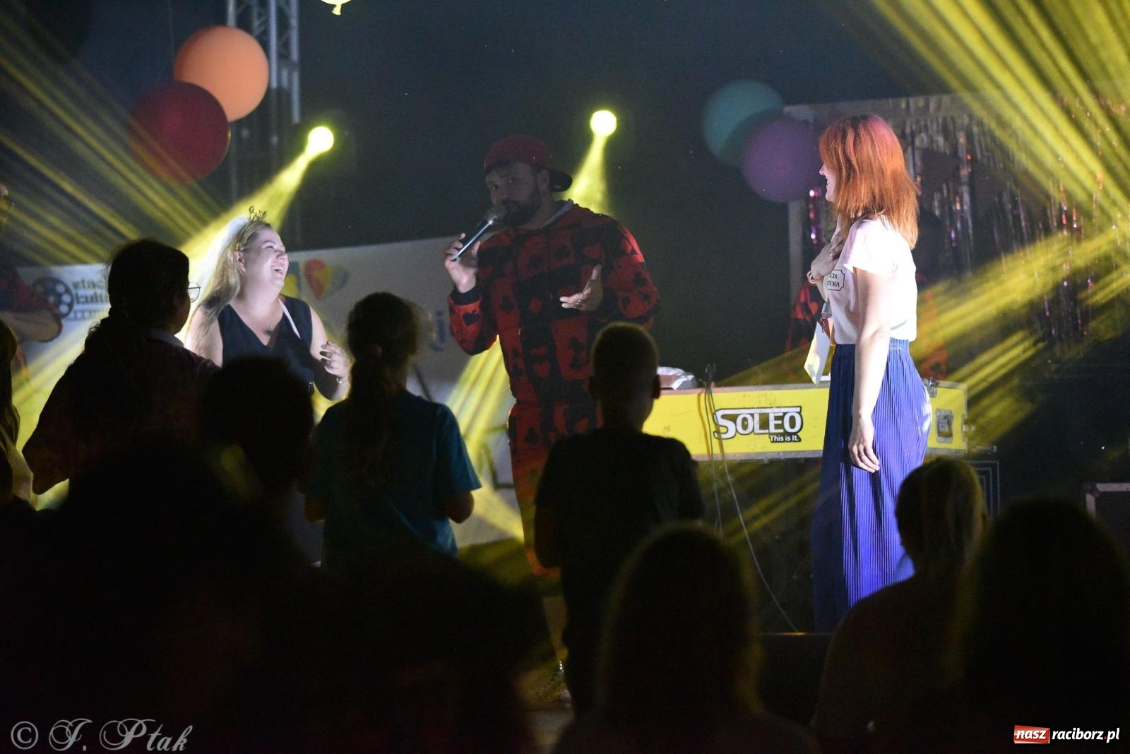 Zdjęcie w galerii na portalu naszraciborz.pl: Soleo, czyli disco polo na finał Eksplozji Kolorów w Pietrowicach Wielkich! wiadomości z regionu