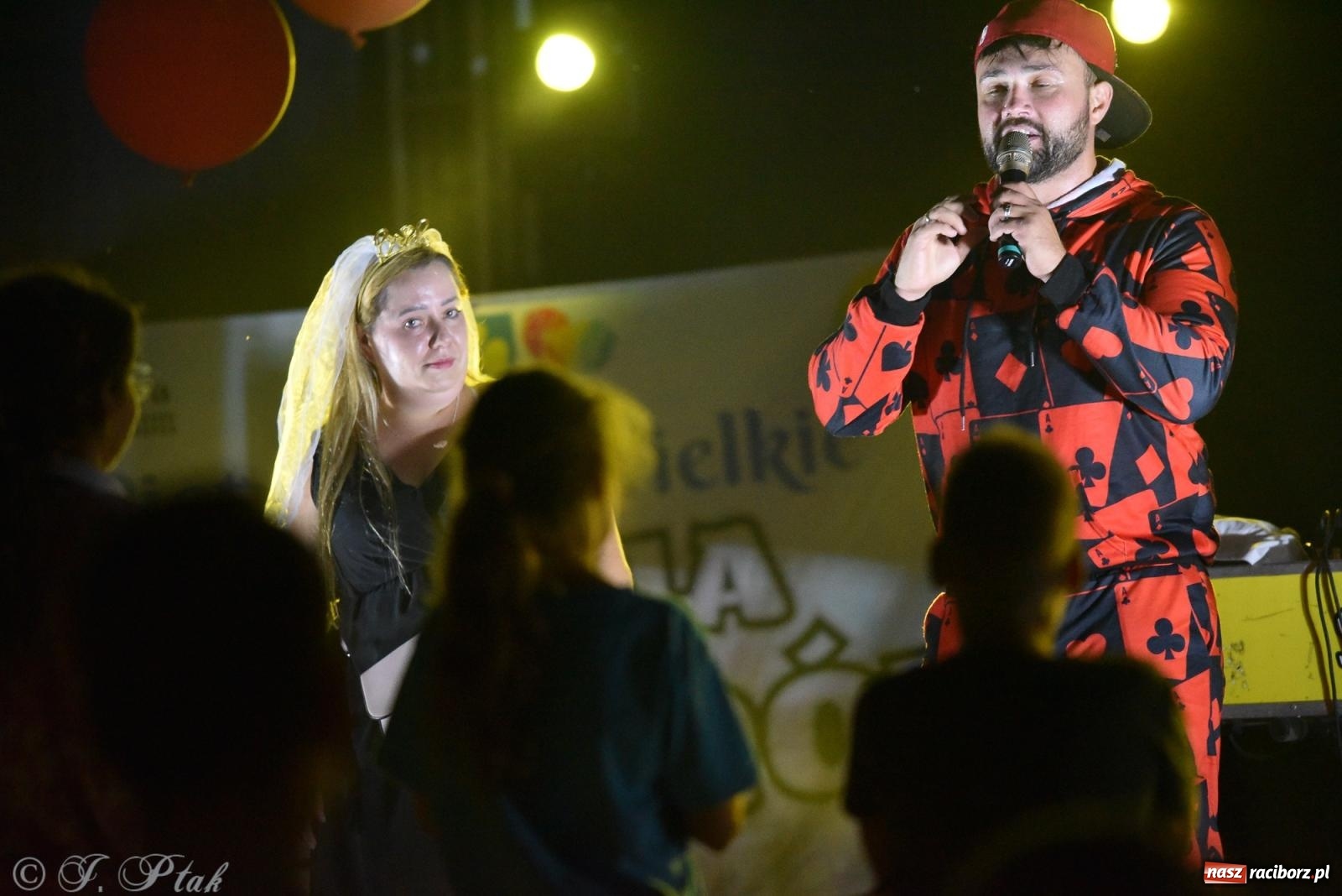 Zdjęcie w galerii na portalu naszraciborz.pl: Soleo, czyli disco polo na finał Eksplozji Kolorów w Pietrowicach Wielkich! wiadomości z regionu